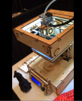 3D Printing Demonstration – 3D Printer Works Quickly and Quietly And Links Chain